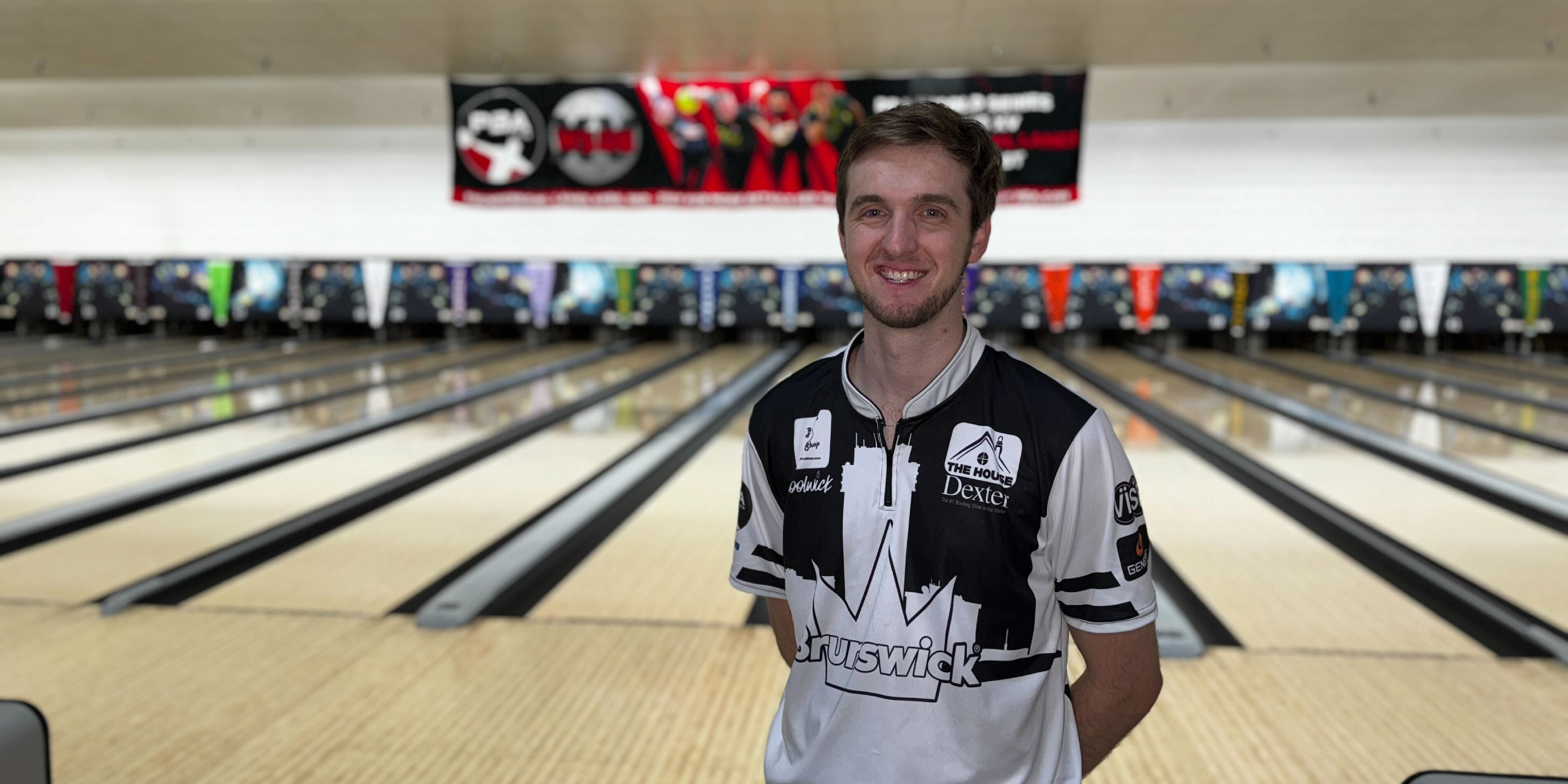 Hanrahan Leads PBA Scorpion Championship, Knowles Paces World